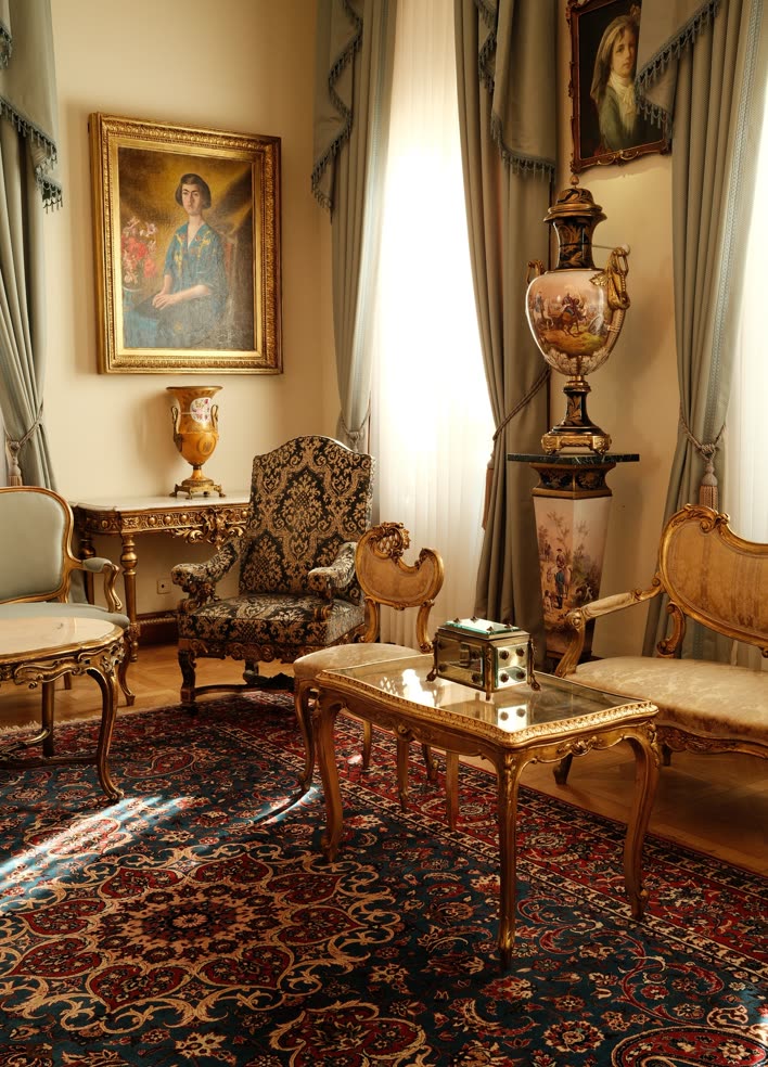 Classic interior with rug